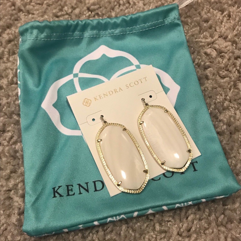 Kendra Scott Danielle - White Mother of Pearl